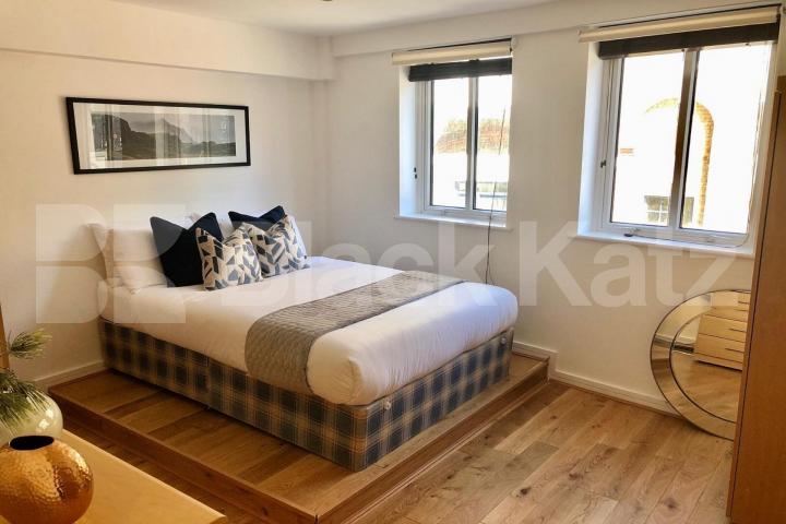 Warehouse style apartment recently redecorated & superbly located  Shad Thames, London Bridge